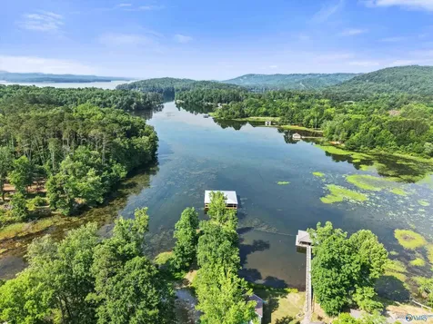 25 Malibu Circle Scottsboro AL 35769
