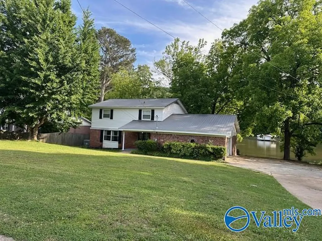 3405 Colonial Drive Guntersville AL 35976