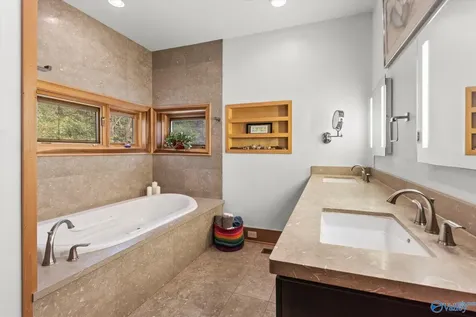 3156 Lakeshore Drive Scottsboro AL 35769