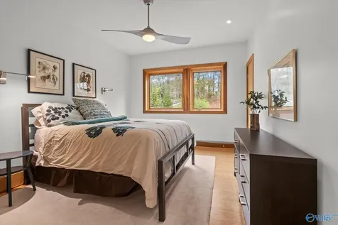 3156 Lakeshore Drive Scottsboro AL 35769