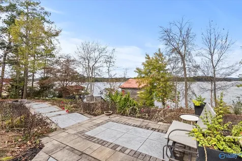 3156 Lakeshore Drive Scottsboro AL 35769