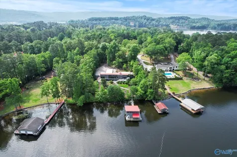 3156 Lakeshore Drive Scottsboro AL 35769