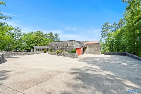 3156 Lakeshore Drive Scottsboro AL 35769