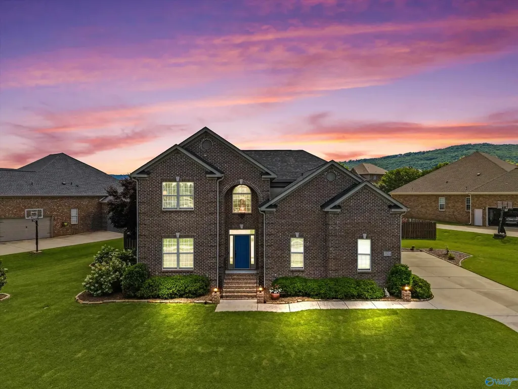 7574 Crestridge Drive Owens Cross Roads AL 35763