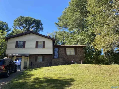 2636 3rd Street NW Center Point AL 35215
