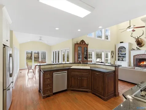 30 Cardinal Drive Guntersville AL 35976