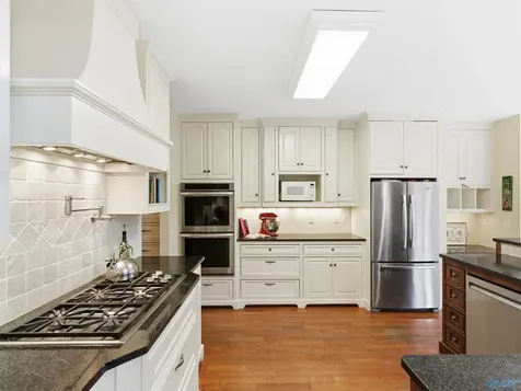 30 Cardinal Drive Guntersville AL 35976
