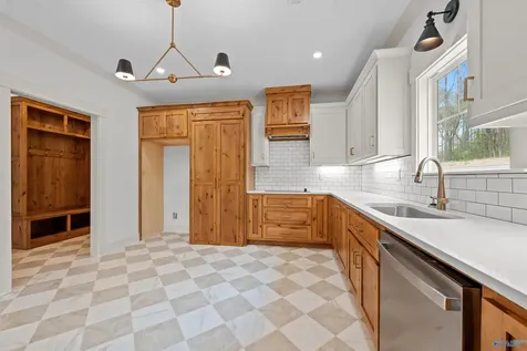 18836 Holt Road Athens AL 35613