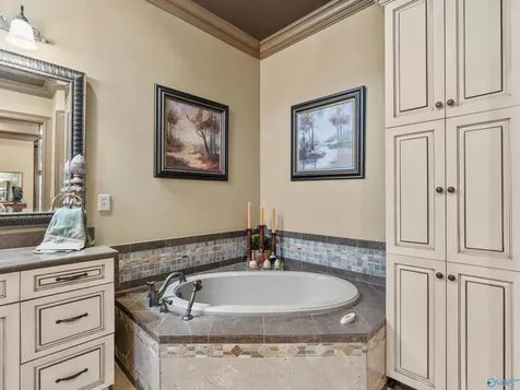46 Mcmullen Lane SE Huntsville AL 35748