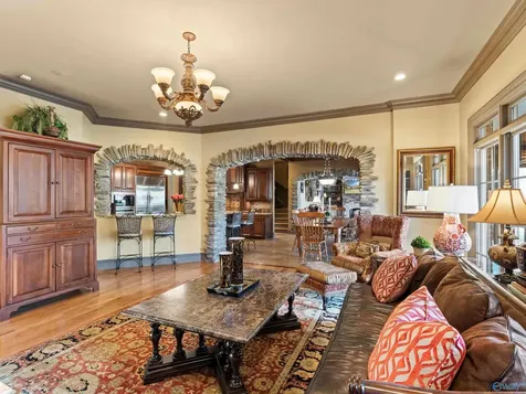 46 Mcmullen Lane SE Huntsville AL 35748