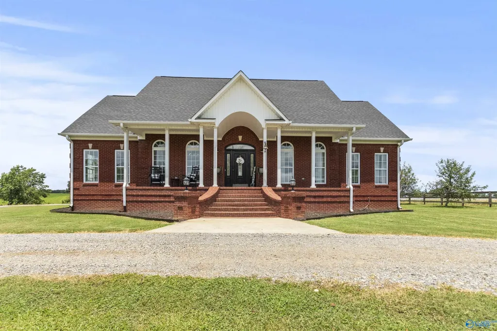 1821 Simpson Point Road Grant AL 35747