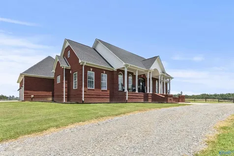 1821 Simpson Point Road Grant AL 35747