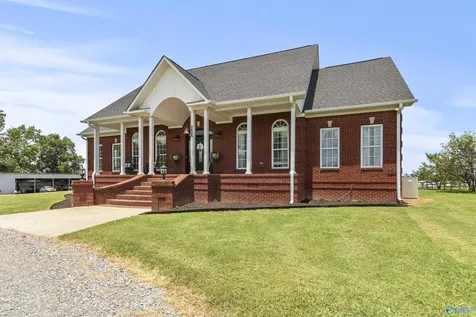 1821 Simpson Point Road Grant AL 35747