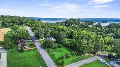 428 Hill Avenue Guntersville AL 35976