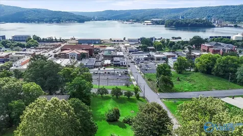 428 Hill Avenue Guntersville AL 35976