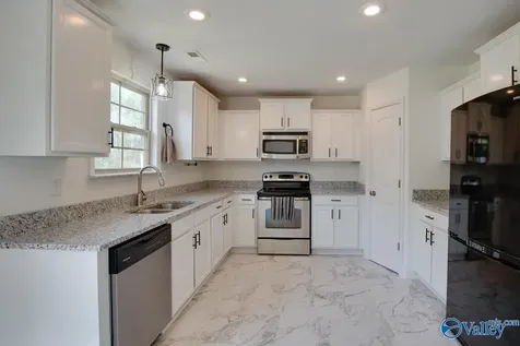 129 Bridge Crest Drive Harvest AL 35749