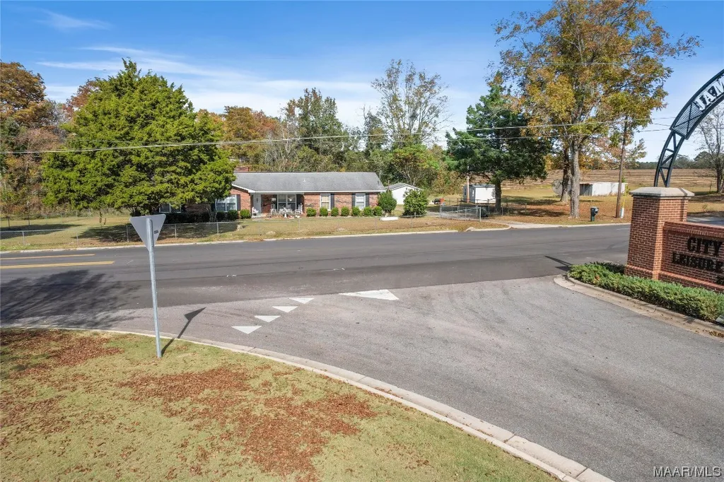 374 Taylor Road Dothan AL 36301