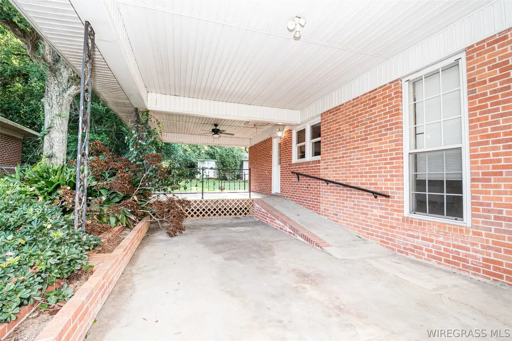 254 Newton Avenue Ozark AL 36360