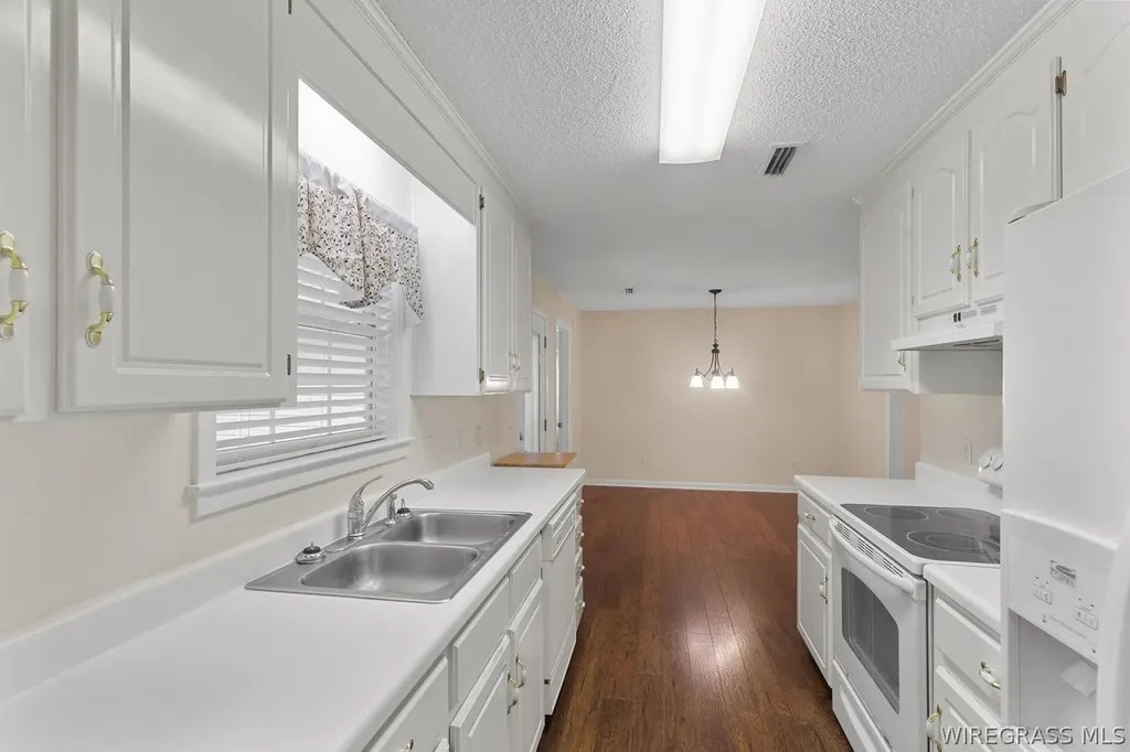 515 W Court Street Slocomb AL 36375