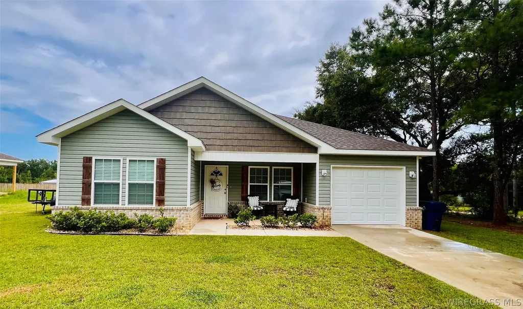24 Edwin Reynolds Road Cottonwood AL 36305