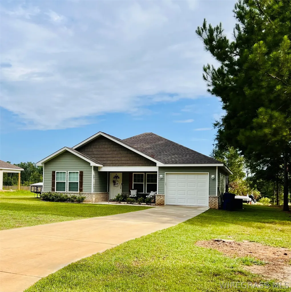 24 Edwin Reynolds Road Cottonwood AL 36305