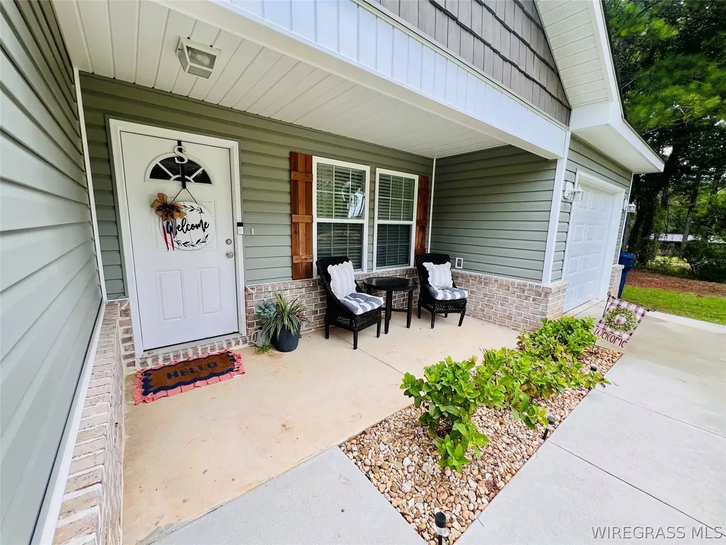 24 Edwin Reynolds Road Cottonwood AL 36305