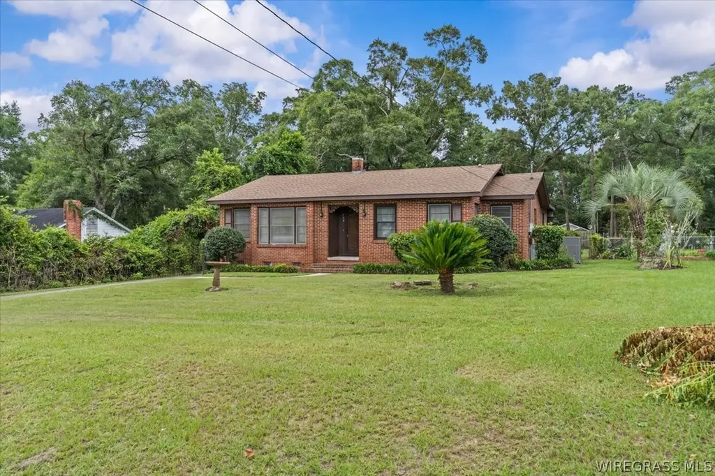 108 E Register Avenue Geneva AL 36340