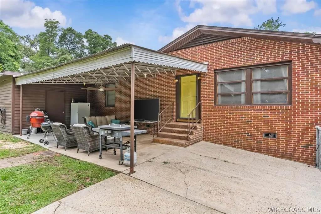 108 E Register Avenue Geneva AL 36340