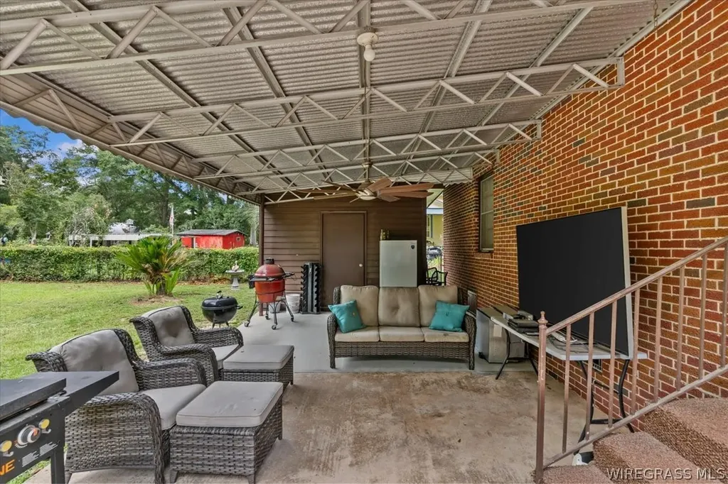 108 E Register Avenue Geneva AL 36340