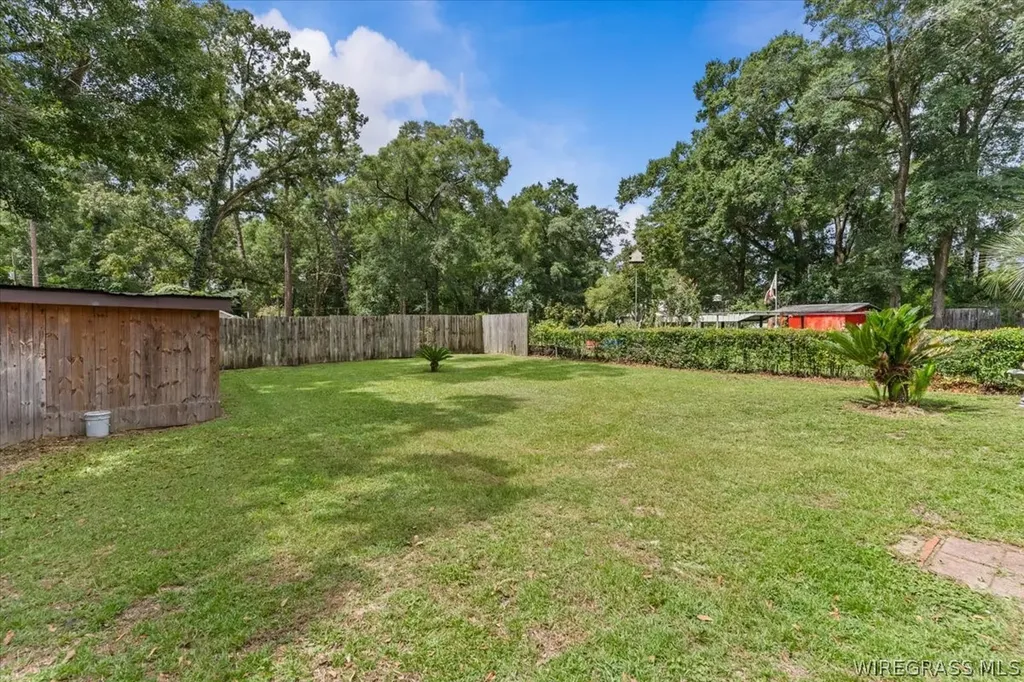 108 E Register Avenue Geneva AL 36340