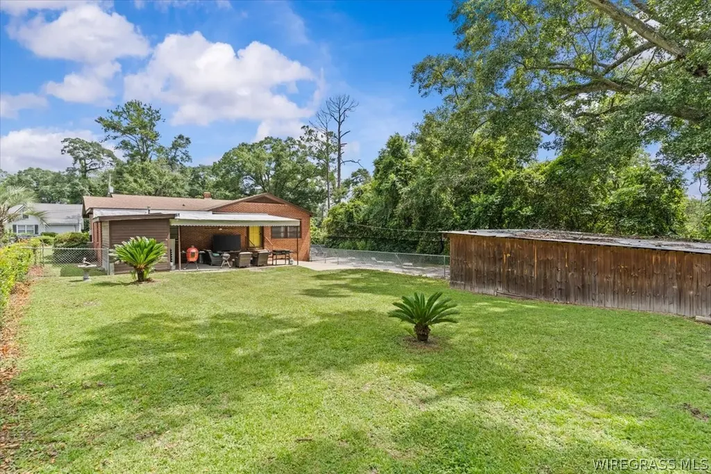 108 E Register Avenue Geneva AL 36340