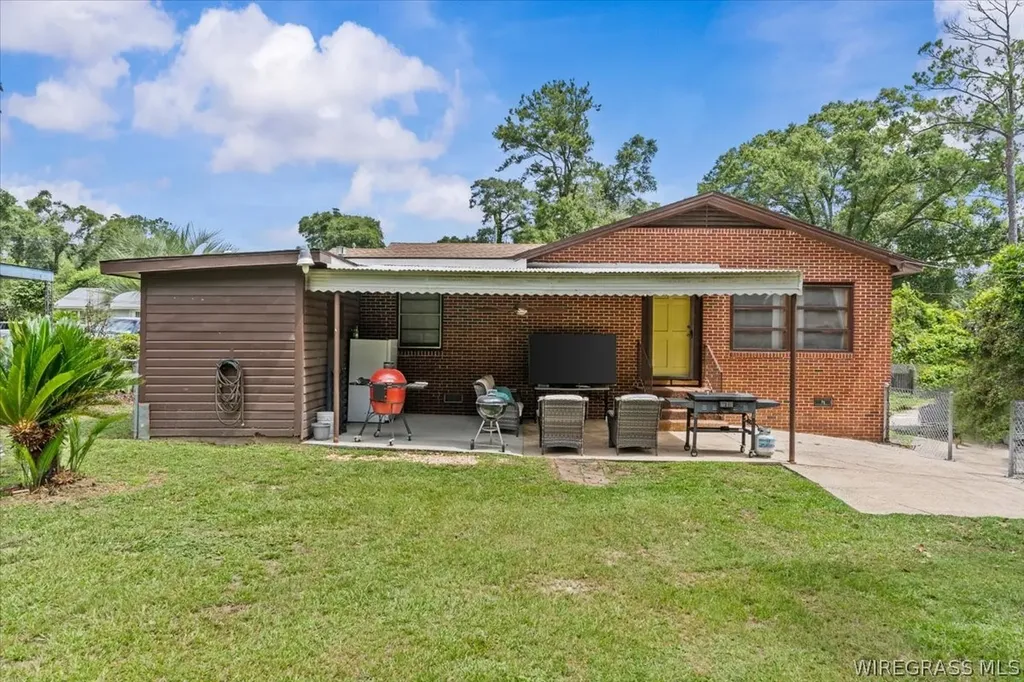 108 E Register Avenue Geneva AL 36340