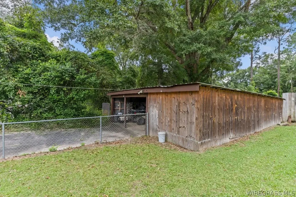 108 E Register Avenue Geneva AL 36340