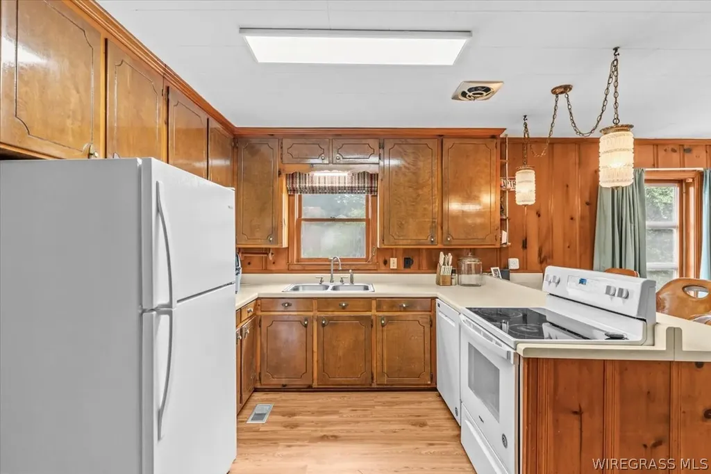 108 E Register Avenue Geneva AL 36340