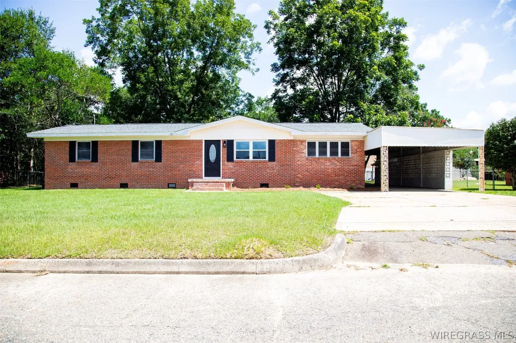 702 W Jernigan Avenue Geneva AL 36340