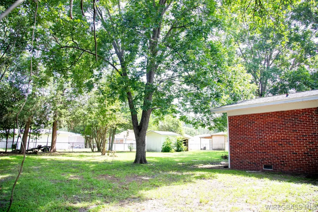 702 W Jernigan Avenue Geneva AL 36340