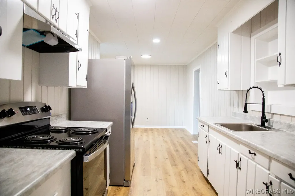 702 W Jernigan Avenue Geneva AL 36340