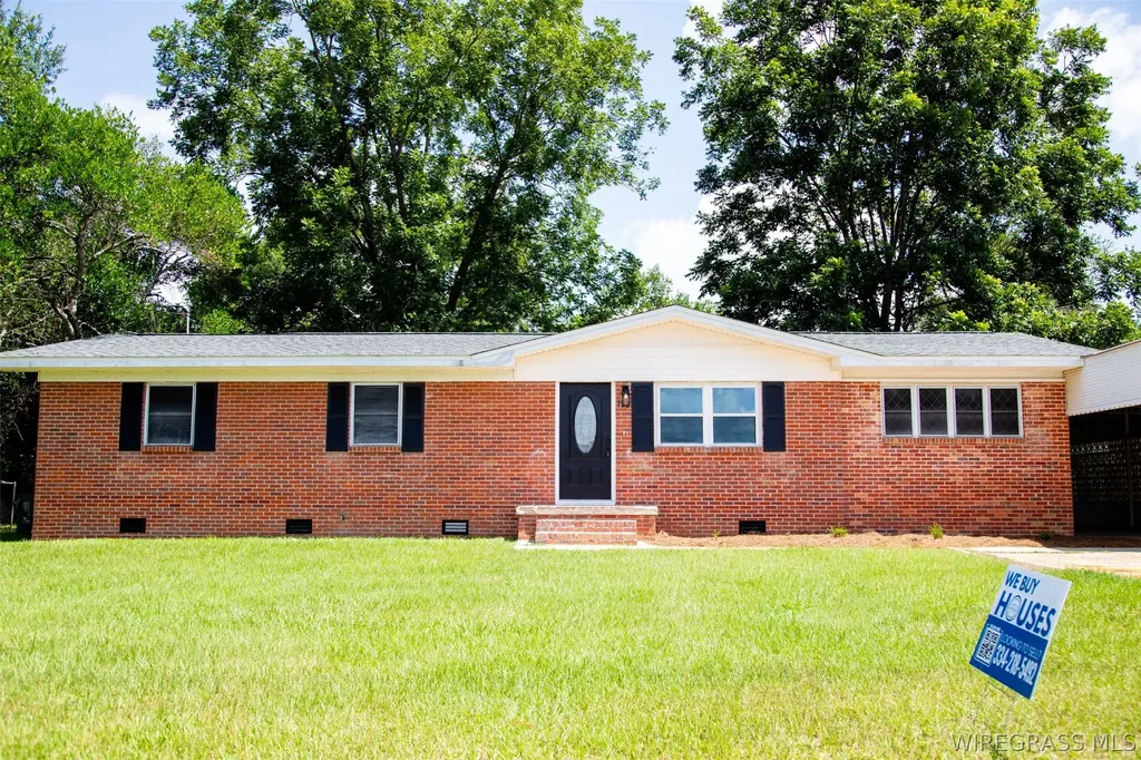 702 W Jernigan Avenue Geneva AL 36340
