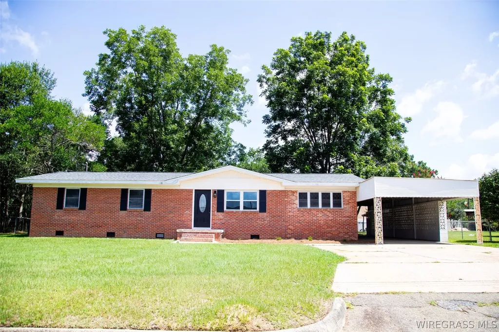 702 W Jernigan Avenue Geneva AL 36340