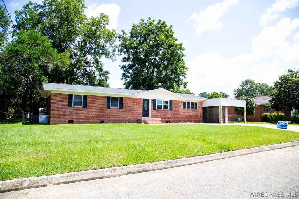 702 W Jernigan Avenue Geneva AL 36340