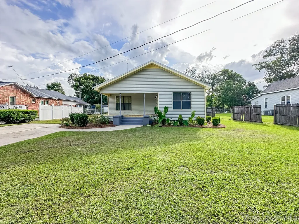 108 S Greenwood Street Geneva AL 36340