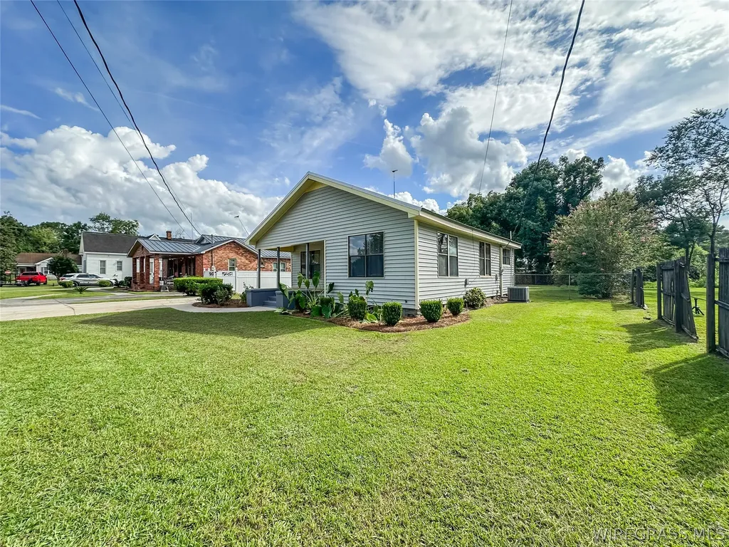 108 S Greenwood Street Geneva AL 36340