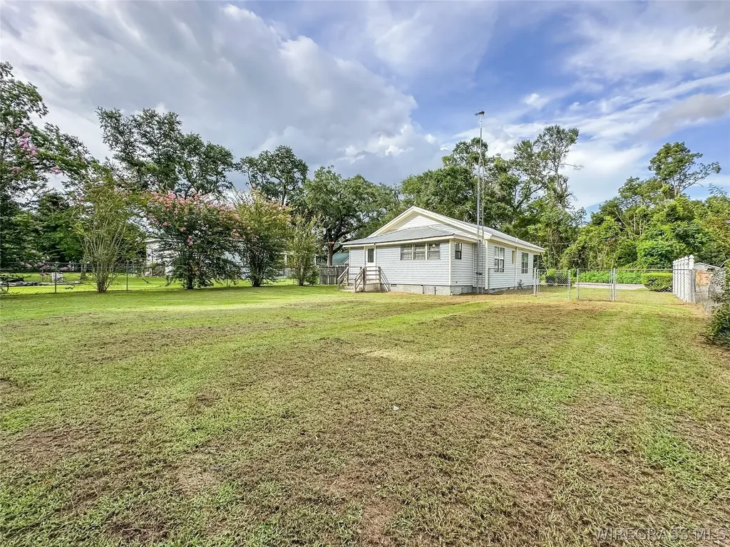 108 S Greenwood Street Geneva AL 36340