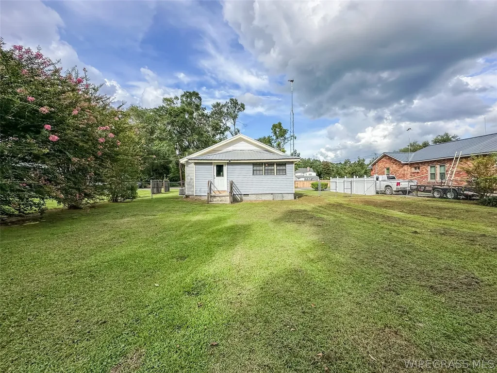 108 S Greenwood Street Geneva AL 36340
