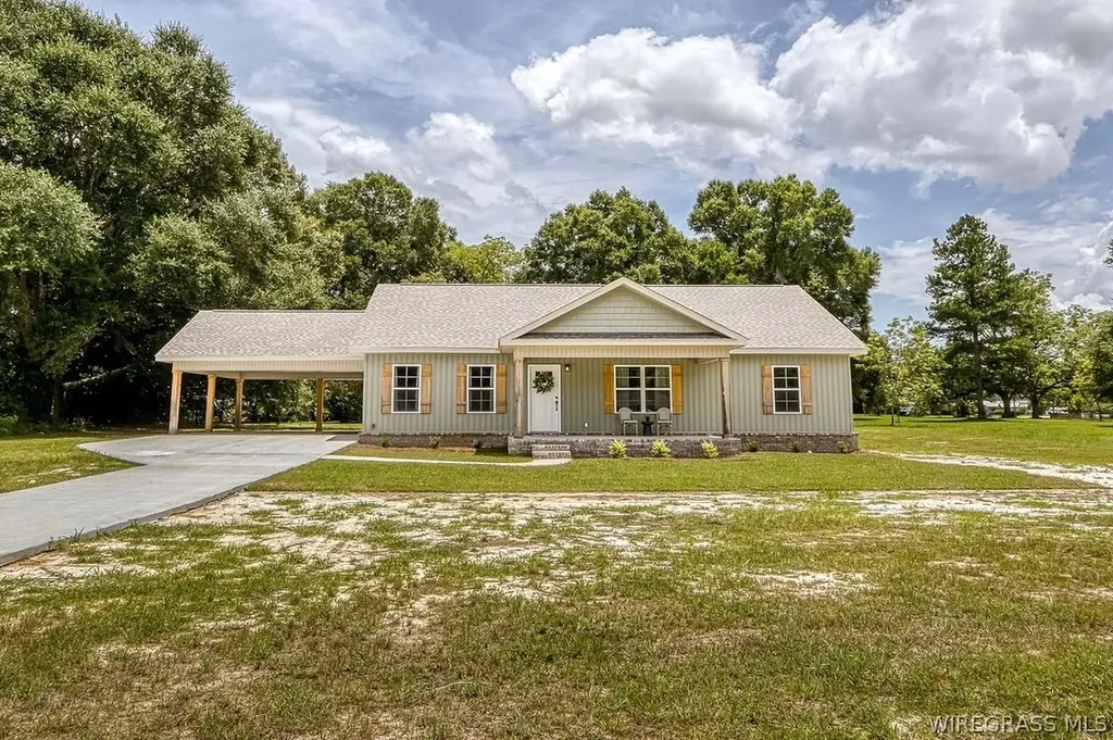 1007 W Deere Street Geneva AL 36340