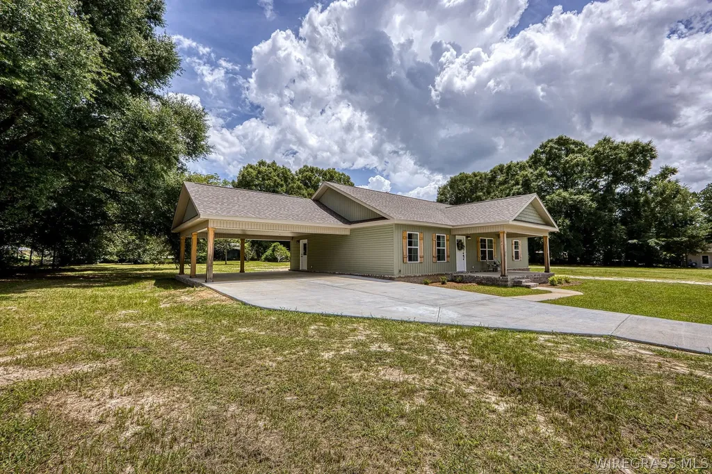 1007 W Deere Street Geneva AL 36340