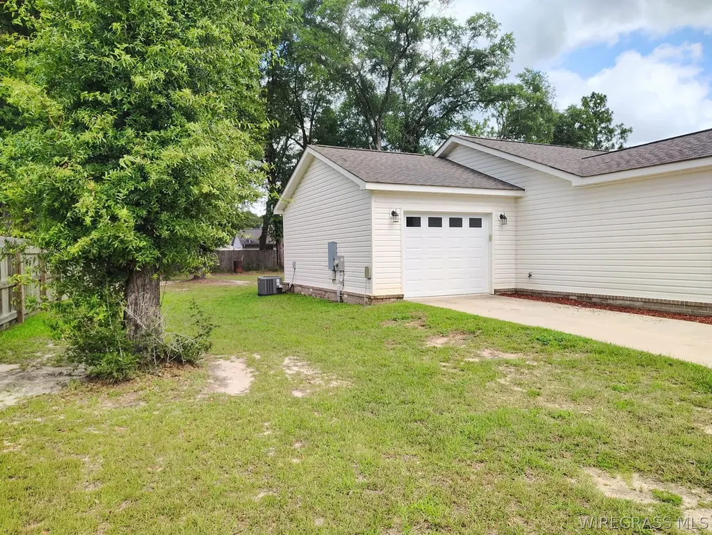 437 Wilshire Street Geneva AL 36340