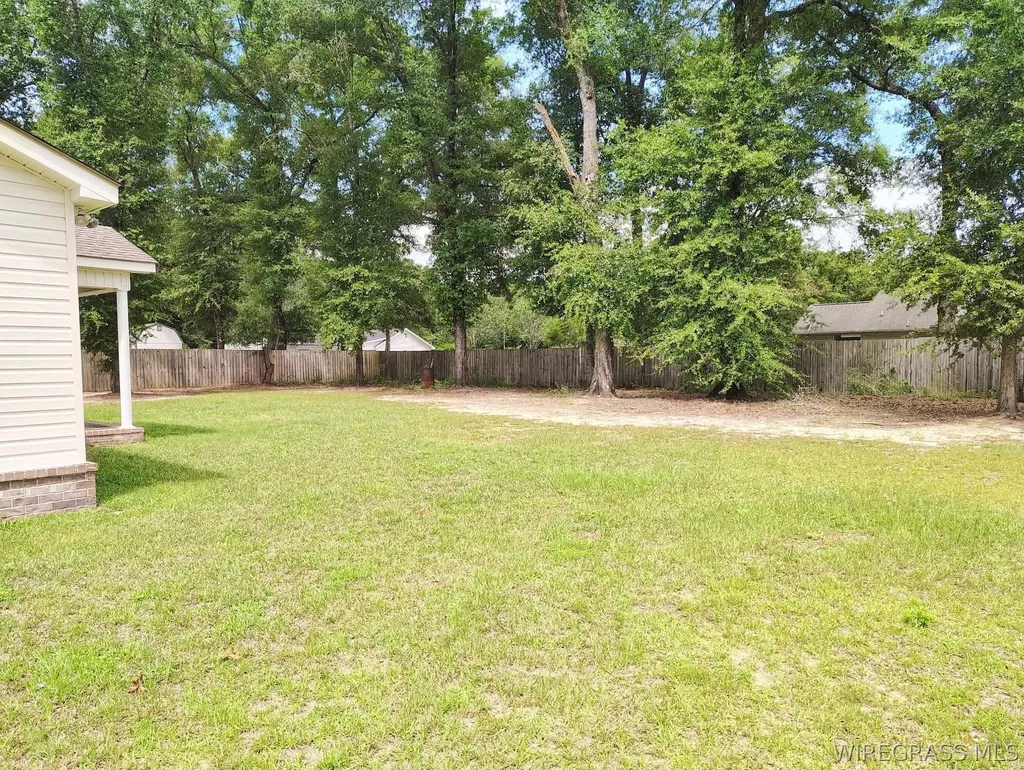 437 Wilshire Street Geneva AL 36340