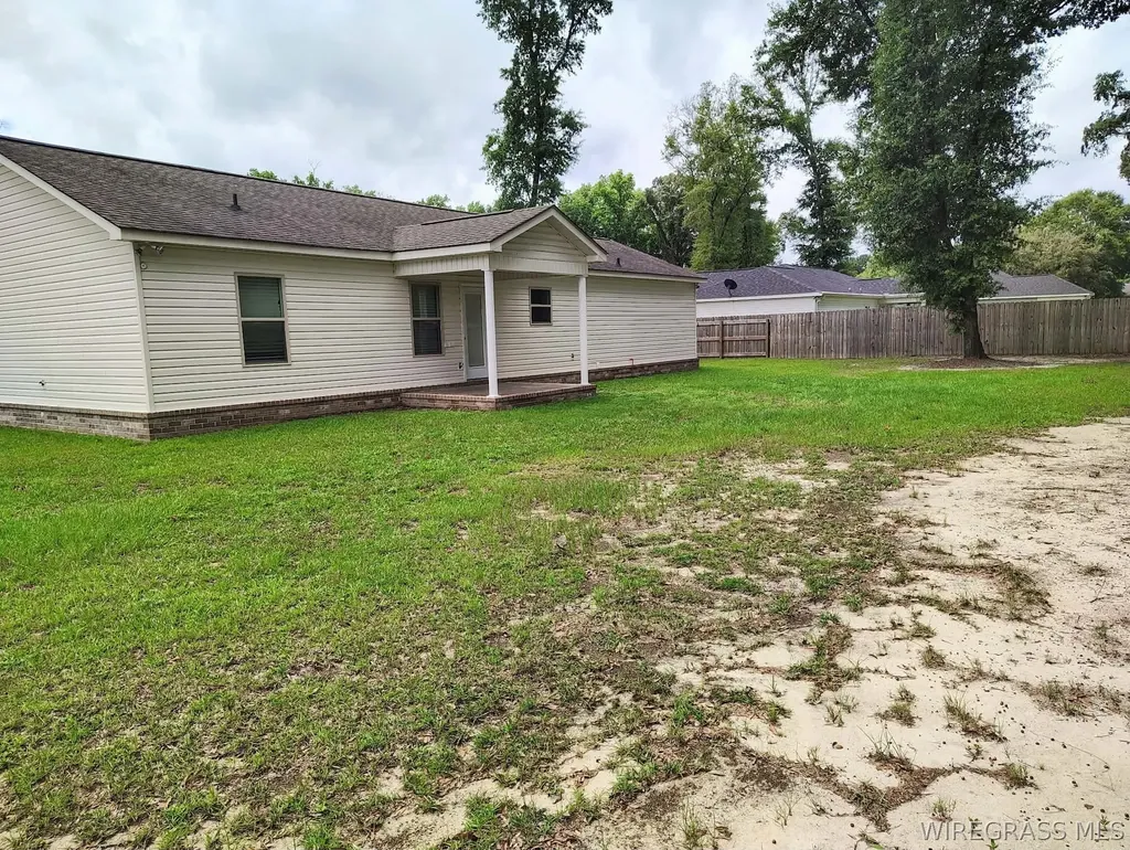 437 Wilshire Street Geneva AL 36340