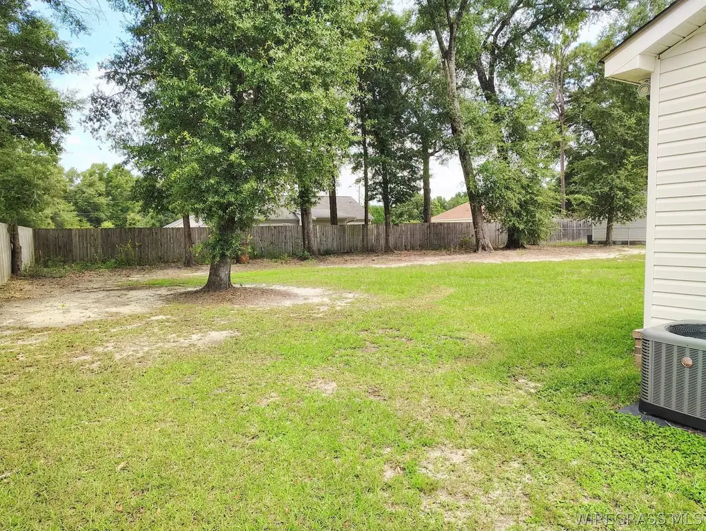 437 Wilshire Street Geneva AL 36340